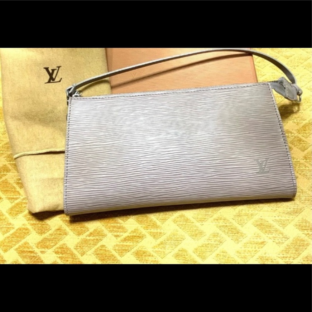 💕EUC💕LOUIS VUITTON Lilac Epi Leather Accessories Pochette